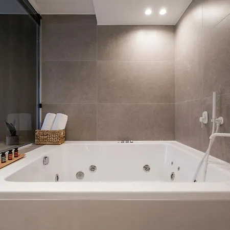 Noemie Luxury Aparthotel *